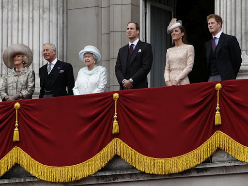 A Família Real na sacada do Buckingham Palace.